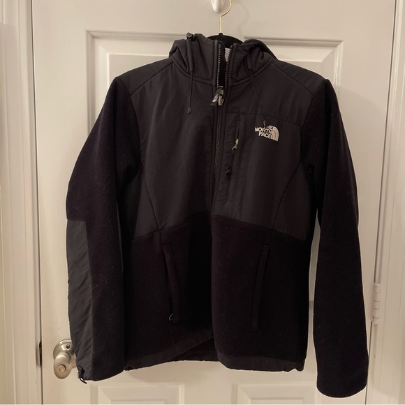 🎉HOST PICK🎉 The North Face black “Denali” zip up jacket with hood - Picture 2 of 11